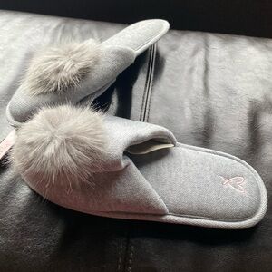 NEW Victorias Secret Slippers Size Large 9/10 Grey with Pom Poms